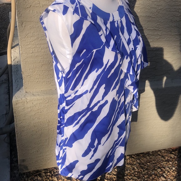 NWT! Michael Kors Sleeveless Blue & White Bold Print Ruffled Pleated Blouse!! - Picture 3 of 11